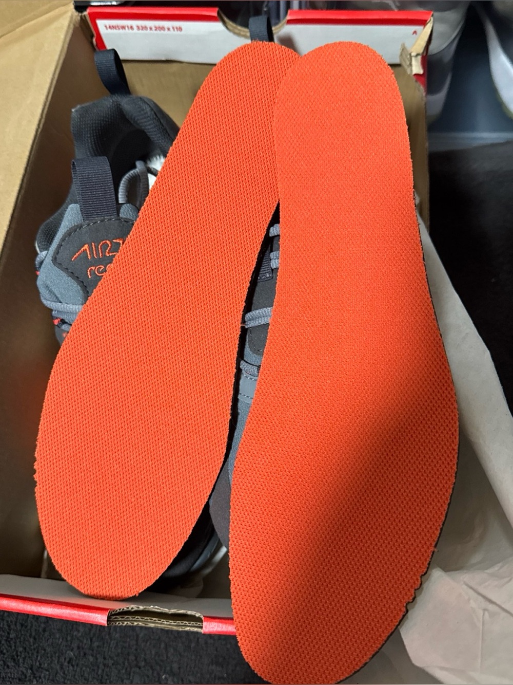 Nike Air Max 270 React GS Size 7y Gray Orange BQ0103-006 with box - Picture 5 of 10